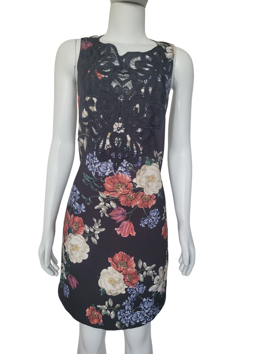 Vestido Preto Floral	Cavado com Detalhes em Broderi - Lelis Blanc